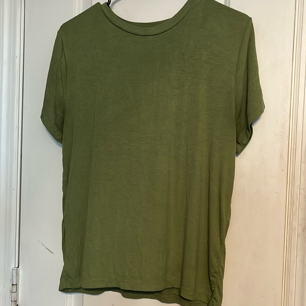LOFT size XL olive colored t-shirt. LIKE NEW